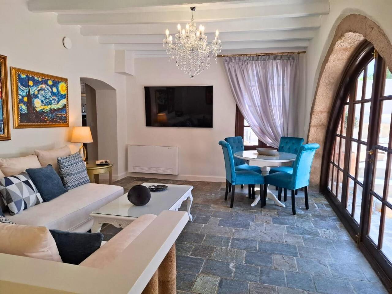 Old Town Pearl Villa *